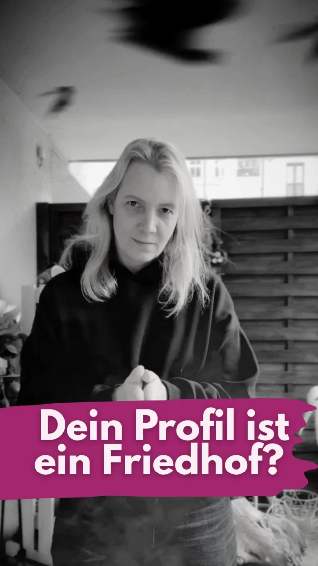 Kein Leben in der Bude? Spinnenweben in der Bio? Und deine Reichweite liegt nebenan irgendwo begraben?
So holst du deinen Account zurück ins Leben:
1. Bio checken. Ist sie überhaupt noch aktuell? Sagt sie ganz klar, was ein Besucher davon hat, dir zu folgen?  Wenn nicht, dann ab an die Schaufel. 🪏
2. Zombies entsorgen. Follow-for-Follow-Leichen raus. Diese Accounts bringen nichts, sie saugen nur Energie und Reichweite.🧟‍♀️
3. Mach eine eigene Challenge. 30 Tage Reels. Konsistenz ist der Defibrillator deines Accounts. Wenn du’s ernst meinst, ab in die REELly HOOK Challenge. Da lernst du das Hexenwerk, ich meinte Handwerk. 🌺
4.  Biete echten Mehrwert. Keine 0815 Tipps, sondern am besten Tutorials, die direkt umsetzbar sind. Etwas, das Ergebnisse liefert.
5. Ghoste deine Follower nicht in den Stories. Sei da, nutze die Reactionsticker, mach Umfragen. Wenn beim 1. Mal keiner mitmacht, dann machst du es nochmal und nochmal. 
Dein Profil ist schließlich kein Friedhof.
Also belebe ihn! Wir haben hier schließlich noch ein Leben zu rocken. 🔥
Für die REELly Challenge kommentiere mit GECKO. 
Special thanks to @richmlwd.music für die Grusel-Musik
__________________________
Für mehr Tipps rund um die gewerbliche Nutzung von Instagram, Reels, Storys, Kurzvideos, Instagramwachstum, lizenzfreie Musik bist du hier goldrichtig.