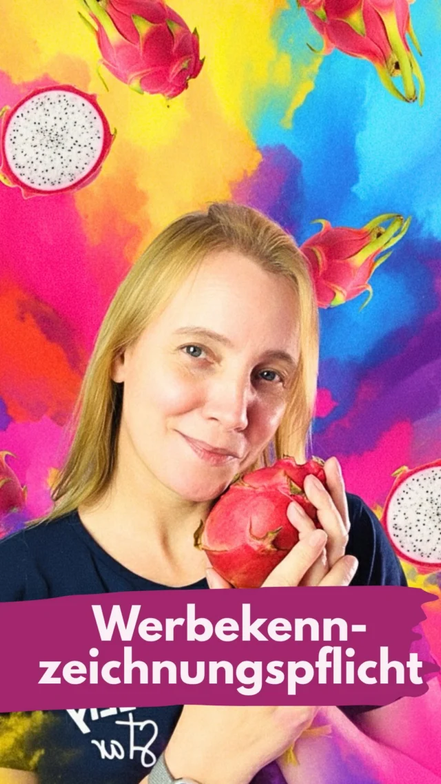 Kommentiere “Advent”, wenn du meinen Adventskalender mit wertvollen Tipps und Infos rund um Social Media bekommen willst.
Heute geht’s um die Werbekennzeichnungspflicht, das never-ending Thema. 
Die Pitaya steht nur stellvertretend für jedes x-beliebige Produkt. Ich halte absichtlich keine erkennbare Marke in die Kamera.
Wichtig: das Wort „Werbung“ sollte das 1. Wort in deiner Caption sein. 
Faustregel: immer wenn du etwas dafür bekommst, egal ob Geld oder Sachwerte, kannst du von einer Kennzeichnungspflicht ausgehen. 
Und andersrum, nur weil dort Werbung steht, heißt es nicht, dass der Creator seine Seele verkauft hat. Vielleicht war es auch einfach nur ein kleiner Rabatt. Beschimpfe ihn also nicht gleich. 
Und noch wichtig: Das hier ist keine Rechtsberatung. Wenn du wissen willst, wie du deine Werbung rechtssicher kennzeichnest, lass dich am besten individuell von einem Anwalt beraten.
__________________________
Für mehr Tipps rund um die gewerbliche Nutzung von Instagram, Reels, Storys, Kurzvideos, Instagramwachstum, lizenzfreie Musik bist du hier goldrichtig.