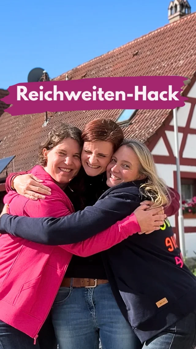 Alle jagen gerade den Views hinterher und verlieren genau das aus dem Blick, was wirklich wichtig ist: die Beziehungen. 
Das ist übrigens der wahre Algorithmus.
Kathrin und Bianca waren erst Followerinnen, dann Community, dann Kundinnen und jetzt echte Freundinnen. Heute ist Kathrin sogar fester Teil des REELly Challenge Teams. So entsteht echtes Wachstum. Nicht durch Reichweiten-Hacks, sondern durch Menschen, die kommen und bleiben.
Das dauert manchmal länger, aber dafür hält es um so fester.
Und falls du gerade an der sinkenden Reichweite verzweifelst: Dann schaue jetzt endlich dorthin, wo deine echte Power ist.  Zu deiner Community. Höre zu, verstehe sie und bediene sie. Mach Umfragen, antworte auf Kommentare und wichtig: interagiere mit ihr (und nicht mit Accounts deiner Nische). Genau das bringt dich durch jede Reichweiten-Flaute und sorgt dafür, dass du am Ende sichtbar und relevant bist.
Ich danke dir für dein ♥️
__________________________
Für mehr Tipps rund um die gewerbliche Nutzung von Instagram, Reels, Storys, Kurzvideos, Instagramwachstum, lizenzfreie Musik bist du hier goldrichtig.