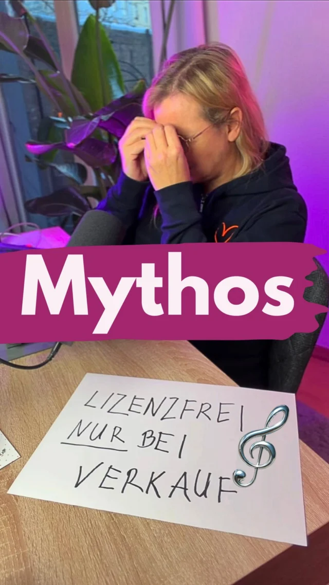 Lauf! Sofort und weit weg!
Das ist gefährliches Halbwissen.
„Lizenzfreie Musik brauchst du nur bei Verkaufsreels.“ Das erzählen Instagram-Experten gern. Das Problem: Sie haben die Nutzungsbedingungen nicht gelesen oder nicht verstanden.
Ich beschäftige mich seit Jahren intensiv mit Musikrechten auf Instagram und leite @community_creator_music 
Ein Kanal, auf dem Künstler ihre Musik inklusive Nutzungslizenzen kostenlos bereitstellen.
Und genau darüber landen regelmäßig Meldungen über Abmahnungen auf meinem Tisch.
Ich habe Anwälte in offene Calls und Fragerunden geholt.
Meine Kurse sind mit Anwälten aufgebaut.
Das hat sonst niemand gemacht.
Deshalb sage ich ganz klar:
Musikrechte unterscheiden nicht zwischen Verkauf und Nichtverkauf.
Sie unterscheiden zwischen privat und kommerziell.
Sobald dein Account nicht rein privat ist, ist dein Content kommerziell, jedes Reel, jede Story, einfach jeder Post, auch der scheinbar harmloseste.
Beispiel
Ein Hund tobt im Schnee. Wirkt privat.
In der Bio steht ein Wort: Zucht.
Ergebnis: Abmahnung.
Mehr Fälle findest du in meinem Highlight „Musikrechte“.
Das ist kein Meinungsunterschied, sondern ein Wissensunterschied.
_____________________________
Für mehr Tipps rund um die gewerbliche Nutzung von Instagram, Reels, Storys, Kurzvideos, Instagramwachstum, lizenzfreie Musik bist du hier goldrichtig.