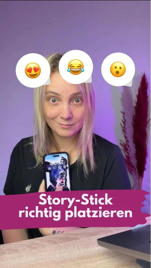 Wetten, dass du diesen Fehler machst?! 
Ich sehe ständig Reaction-Sticker, die irgendwo in der Story sind. Da, wo noch Platz war oder da, wo es hübsch aussieht.
Die Kleinen sind kein Deko-Element, sondern fördern das Story-Engagement. 
Das Problem: Die Smartphones sind heutzutage wirklich groß. Unsere Daumen hinken diesem Fortschritt evolutionär hinterher. 
Niemand hat Lust umzugreifen oder gar beide Hände zu nutzen, nur um auf deine Story zu reagieren.
Wenn du Engagement willst, dann platziere die Sticker da, wo der Daumen eh ist. 
Mach es dem User so leicht wie möglich, dann funktioniert das auch mit dem Algorithmus. 😉
_____________________________
Für mehr Tipps rund um die gewerbliche Nutzung von Instagram, Reels, Storys, Kurzvideos, Instagramwachstum, lizenzfreie Musik bist du hier goldrichtig.