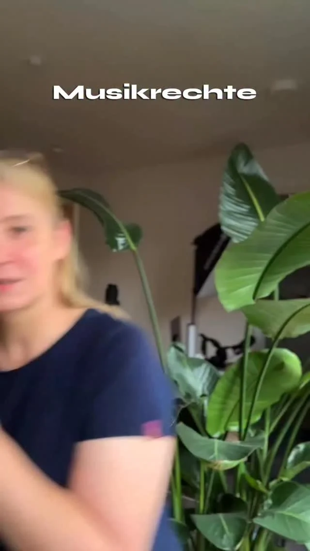 Rette deine Reels! 
Das ist ein Testreel. Ich gehe davon aus, dass du mich noch nicht kennst. 
Seit 3 Jahren kläre ich hier über die Musikrechte auf. Schau dich dazu auf meinem Profil um. 
Wenn du es schnell und kompakt brauchst, hole dir meinen REELly Insta Music Guide. Kommentiere dazu mit LALELU
Neben der Meta Soundcollection für die kommerzielle Nutzung gibt es auch noch @community_creator_music 
_____________________________
Für mehr Tipps rund um die gewerbliche Nutzung von Instagram, Reels, Storys, Kurzvideos, Instagramwachstum, lizenzfreie Musik bist du bei mir goldrichtig.
#instagramtippsfürunternehmen #lizenzfreiemusik #abmahnung