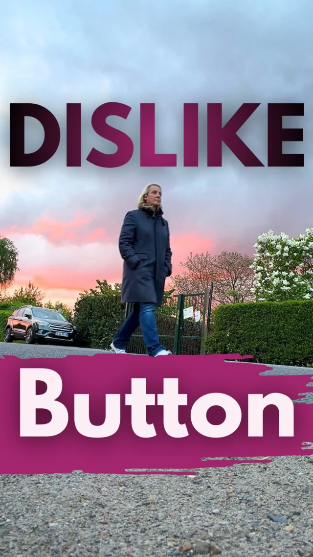 🚨Alles, was du jetzt wissen musst! 🚨
Instagram testet gerade einen Dislike-Button! 👎
Einige befürchten jetzt sicher, dass durch Dislikes die Reichweite in den Keller sackt. 
Der Dislike-Button ist ausschließlich für Kommentare. 
Es geht nicht um deine Posts oder Reels, sondern um die Interaktion unter deinem Content. Dieses kleine Daumen-runter-Symbol erscheint neben Kommentaren und soll irrelevante und unangemessene Kommentare filtern.
Bisher bekannt ist
1. Er ist PRIVAT. Nur du siehst, wenn du einen Kommentar dislikest. Es gibt keinen öffentlichen Zähler. Niemand außer Instagram selbst weiß, wie oft ein Kommentar einen Dislike bekommen hat.
2. Er hat keinen Einfluss auf deine Reichweite. Insta-CEO Adam Mosseri hat bestätigt, dass diese Funktion die Qualität der Kommentarbereiche verbessern soll. Es werden toxische oder irrelevante Kommentare gefiltert, ohne die Sichtbarkeit deines Beitrags zu beeinflussen. Dein Content wird also nicht abgestraft, nur weil ein Kommentar darunter einen Dislike erhält.
Im Klartext, niemand sieht das Dislike, niemand sieht, wieviele Dislikes ein Kommentar bekommen hat und niemand wird benachrichtigt. Der Kommentar soll dann weiter unten in der Kommentarspalte angezeigt werden. 
Diese Funktion wird gerade bei einigen Usern getestet, ob sie wirklich für alle eingeführt wird. Who knows. 
Ist das ein cooles Feature für mehr Mitbestimmung oder wälzt Instagram hier die Verantwortung für saubere Kommentare einfach auf uns User ab?
Musik: @nadaro.official und @omao_music
Danke @triggermaus fürs Zusenden. 🫶