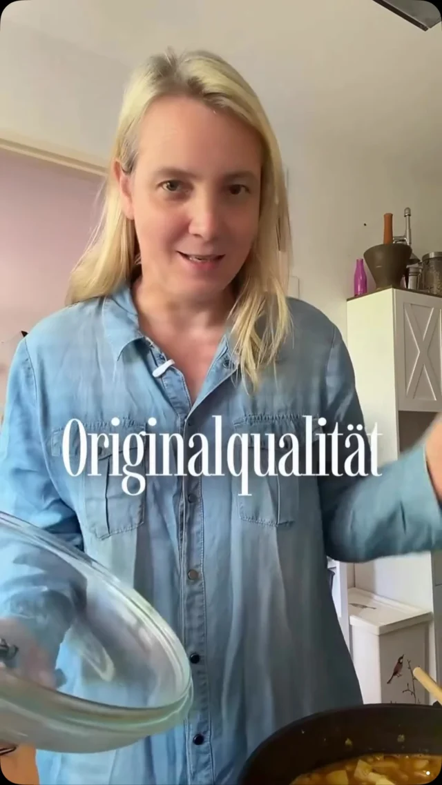 Diesen WhatsApp Trick musst du kennen! 
Fotos, die per WhatsApp verschickt werden, erinnern eher an den guten alten Kartoffeldruck als an gute Qualität. Auch HD ist immer noch nicht das Gelbe vom Ei. 
Du kannst tatsächlich Original-Dateien bis zu einer Größe von 2GB verschicken. 🤳
Bitte, gerne 😁 
________________
Hi, ich bin Manja.
Für Tipps rund um die gewerbliche Nutzung von Instagram, Reels, Storys, Kurzvideos, Reichweitenaufbau und Musikrechte bist du hier genau richtig.