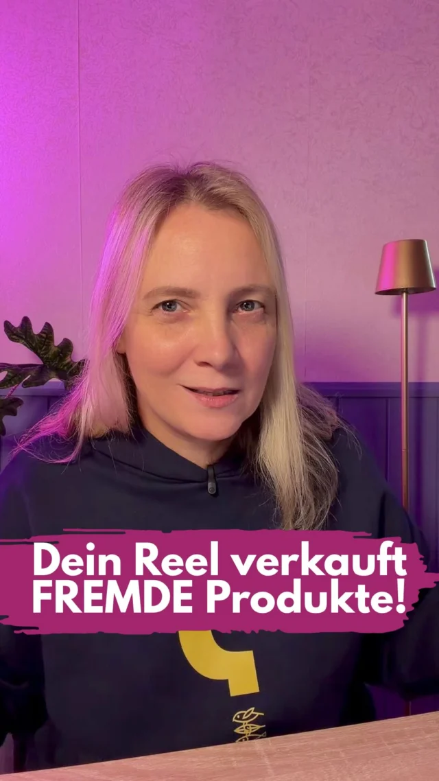 Instagram macht deine Reels jetzt zur Verkaufsfläche für Produkte, die du weder ausgewählt noch empfohlen hast. Im schlimmsten Fall sogar für die Konkurrenz.
Die Funktion heißt „Shop similar“ und du findest sie bei den Reels über den Likes.
Ich habe inzwischen sogar mit dem Meta-Support telefoniert. Aktuell gibt es keine Möglichkeit, den Bums abzuschalten. Meta will wohl erst mal schauen, wie die Funktion ankommt.
NA DANN! 😁
Erinnerst du dich an die KI-Funktion mit unseren Instagram-Profilbildern? Nach einem riesigen Aufschrei hat Meta sie wieder zurückgezogen.
Vielleicht brauchen wir wieder eine ordentliche Welle!
Teilt dieses Reel, macht eigene Reels dazu und zeigt Meta, was wir von dieser Funktion halten!
Ich bleibe dran. Ein guter Grund, mir spätestens jetzt zu folgen. 😁
Jetzt schau mal bitte unter deinen eigenen Reels nach, wofür du da völlig unwissend und ungewollt Werbung machst.
Manchmal bleibt die Produktsuche leer, manchmal schlägt Instagram den absurdesten Kram vor.
Was wird bei dir angezeigt? 🫣
________________
Hi, ich bin Manja.
Für Tipps rund um die gewerbliche Nutzung von Instagram, Reels, Storys, Kurzvideos, Reichweitenaufbau und Musikrechte bist du hier genau richtig.